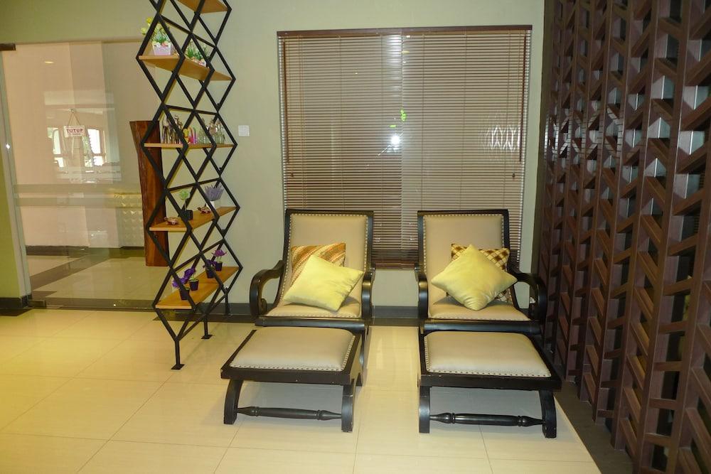 Lombok Raya Hotel Mataram Exterior photo