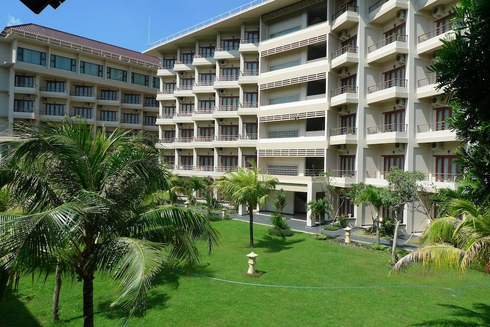 Lombok Raya Hotel Mataram Exterior photo