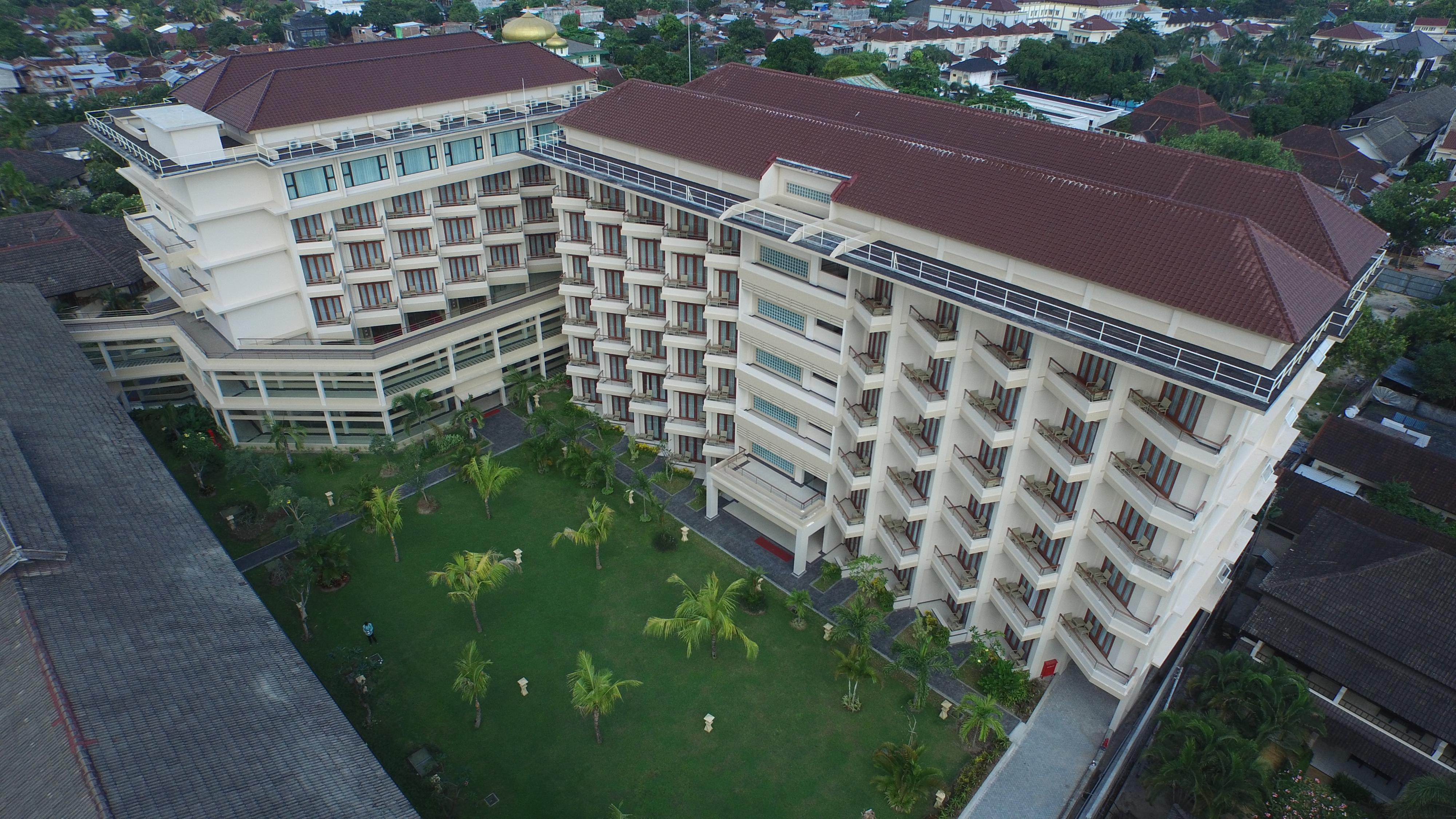 Lombok Raya Hotel Mataram Exterior photo