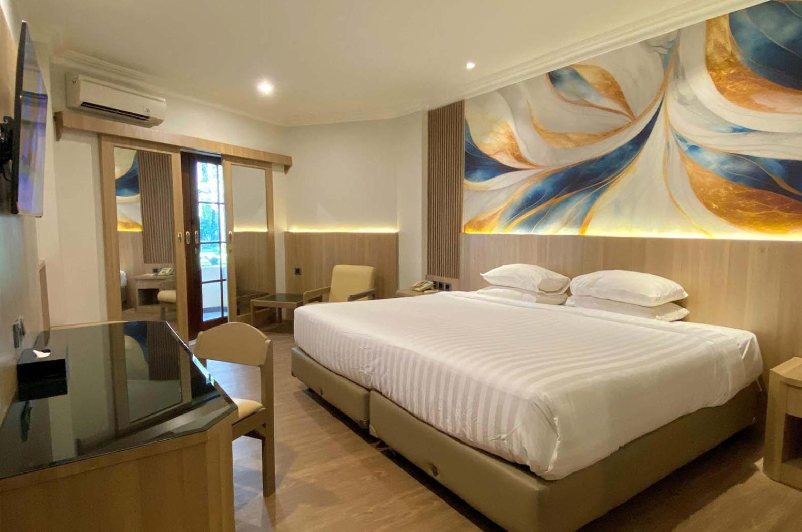 Lombok Raya Hotel Mataram Exterior photo