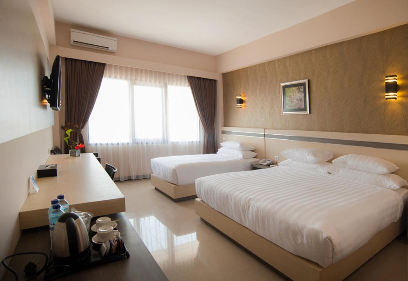 Lombok Raya Hotel Mataram Exterior photo