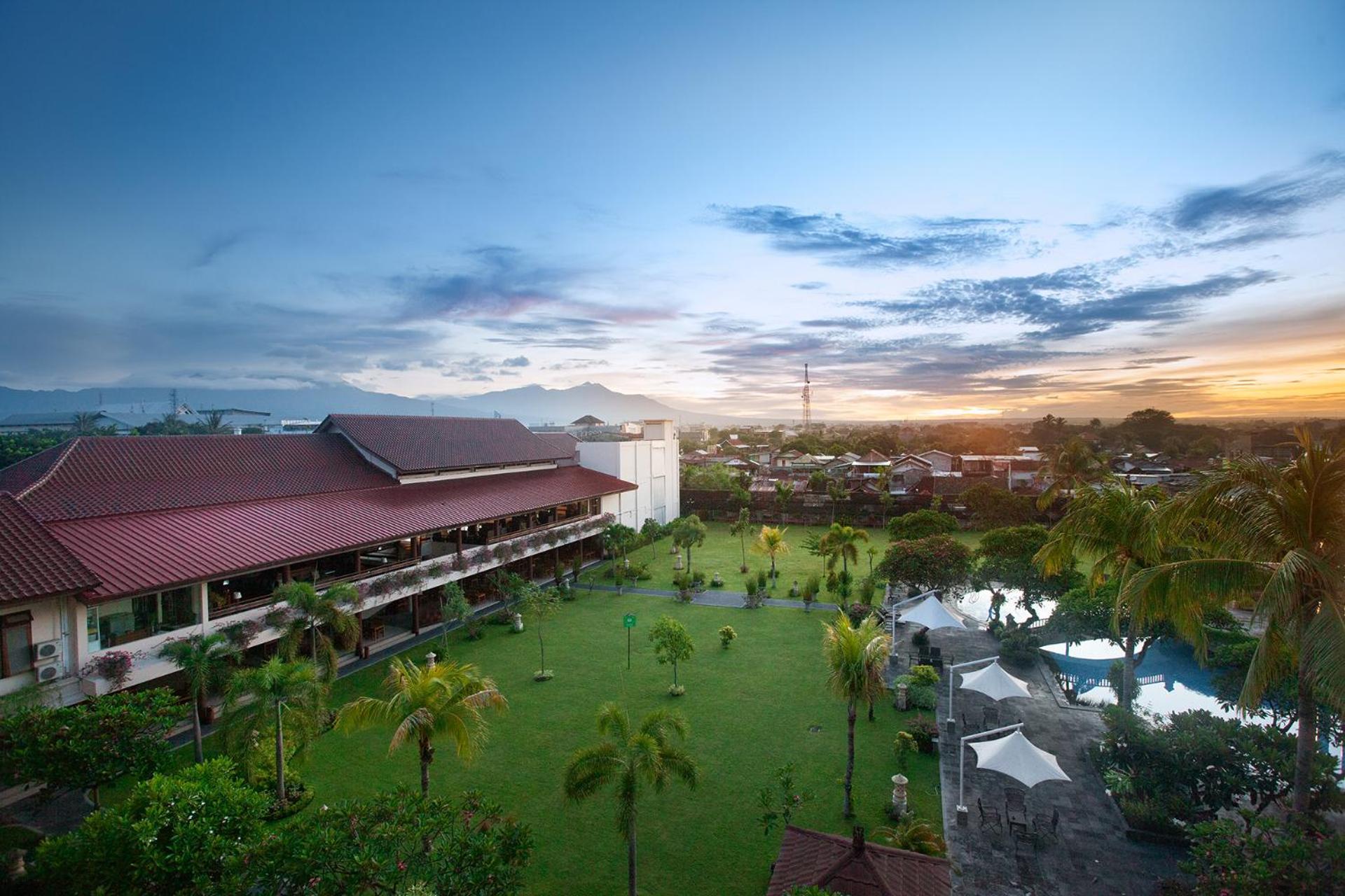 Lombok Raya Hotel Mataram Exterior photo