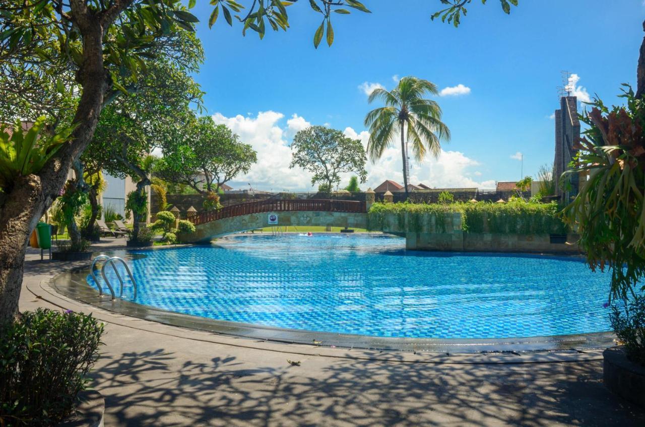 Lombok Raya Hotel Mataram Exterior photo