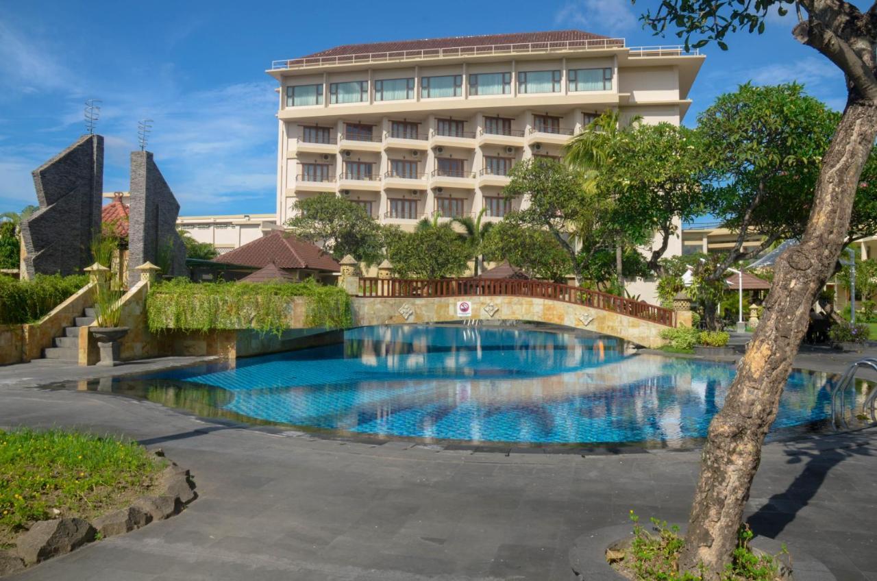 Lombok Raya Hotel Mataram Exterior photo