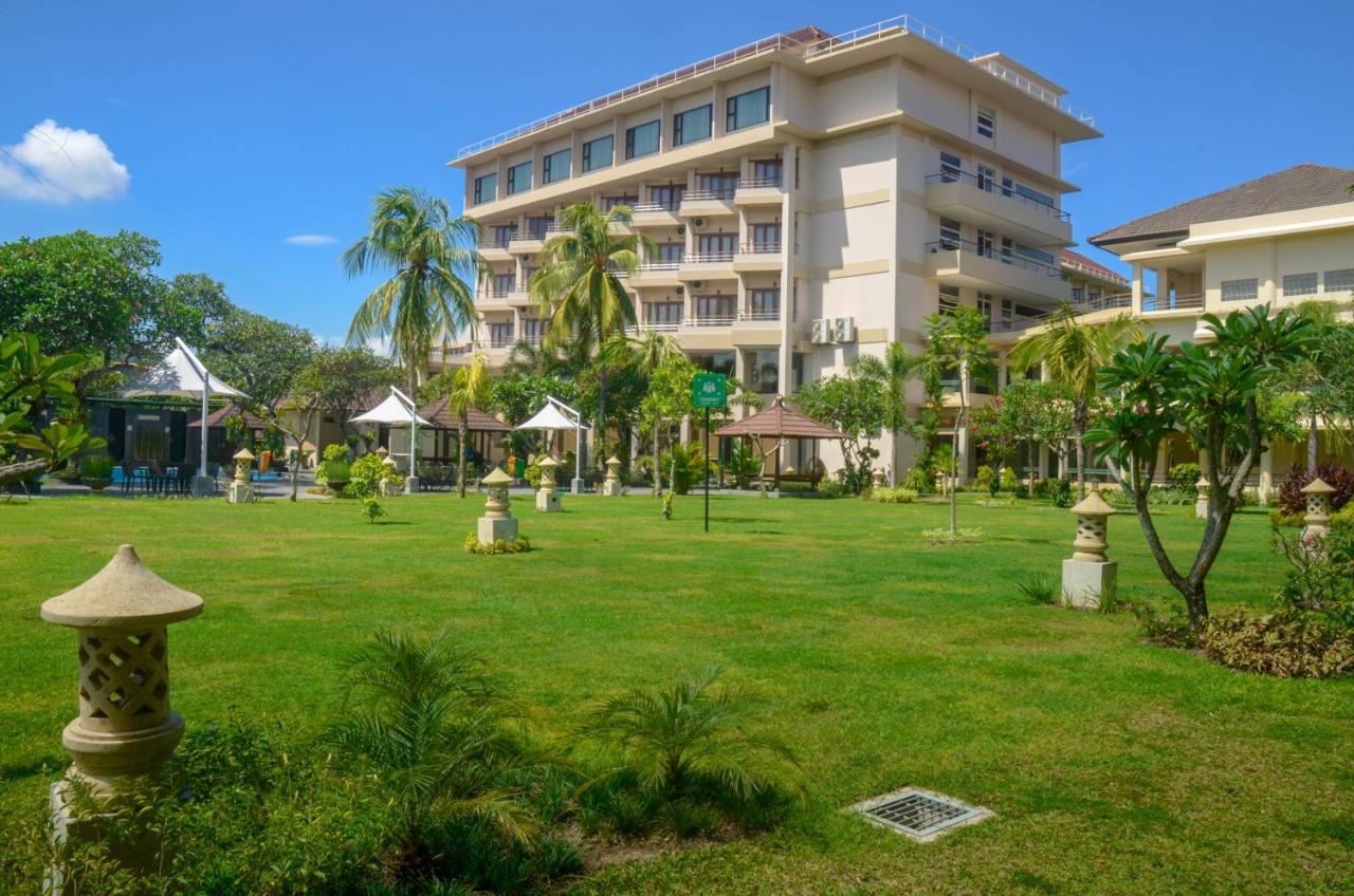 Lombok Raya Hotel Mataram Exterior photo